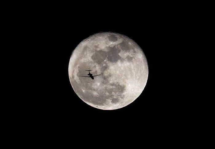 How to Photograph the Moon silhouette airplane
