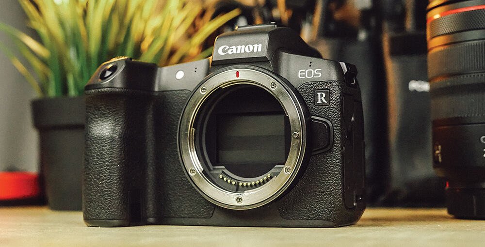 Canon EOS R: Full-Frame Mirrorless Camera Used by Fashion Photographers