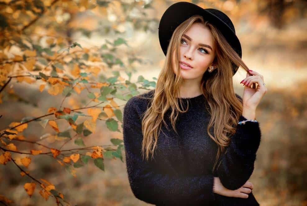 Portrait of a gorgeous girl in autumn natural light.