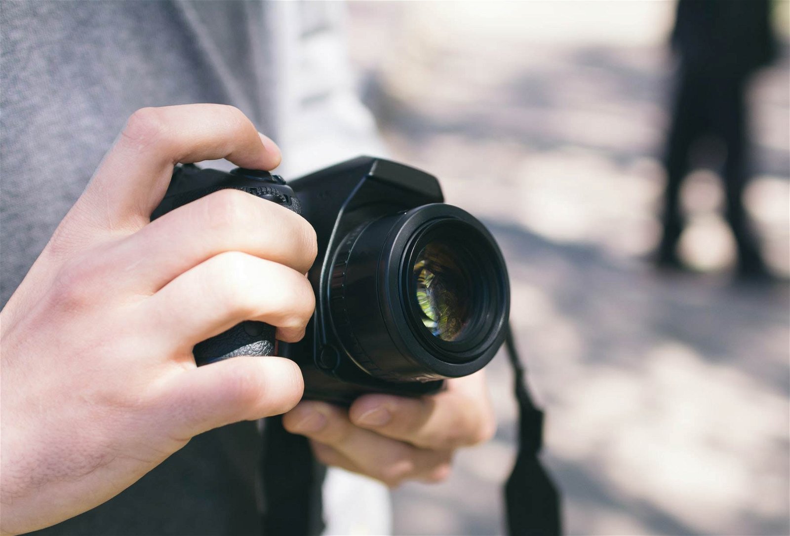 tips to steadily hold your camera.