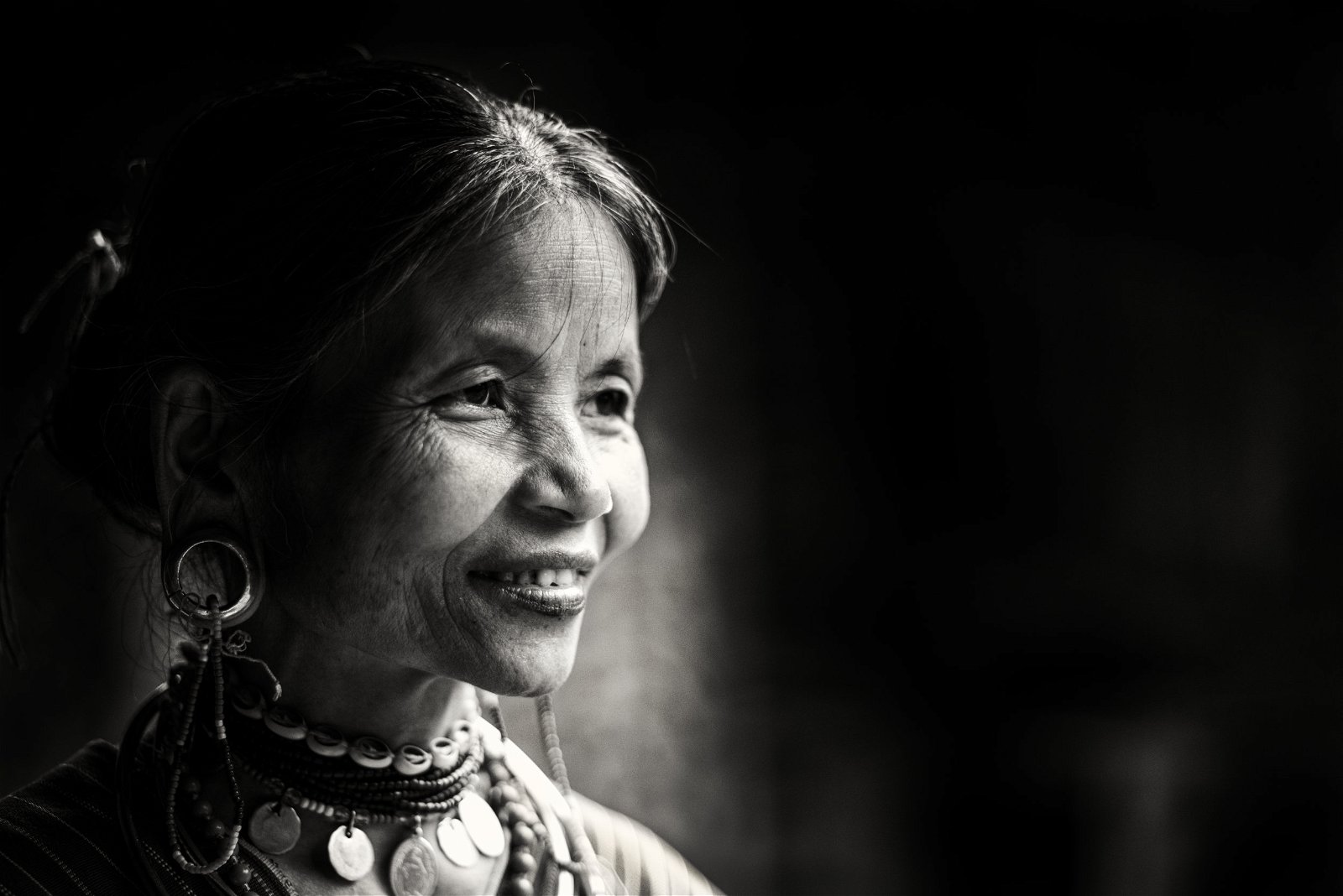 black and white portrait of a Kayaw woman.
