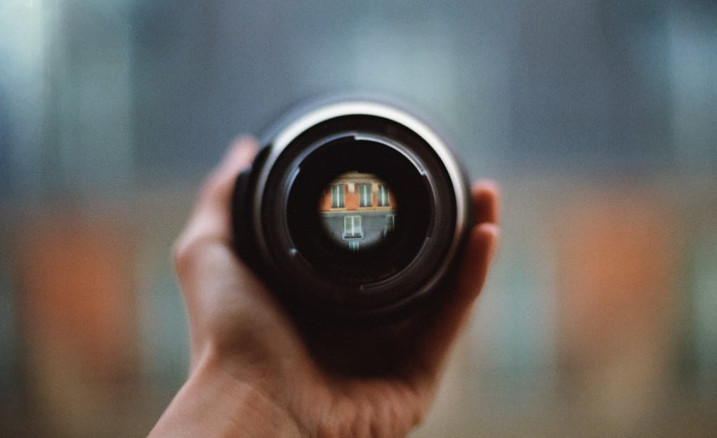 hand holding a camera lens.