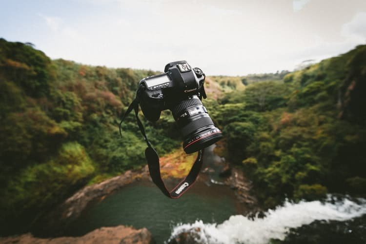 Floating and hanging product photography
