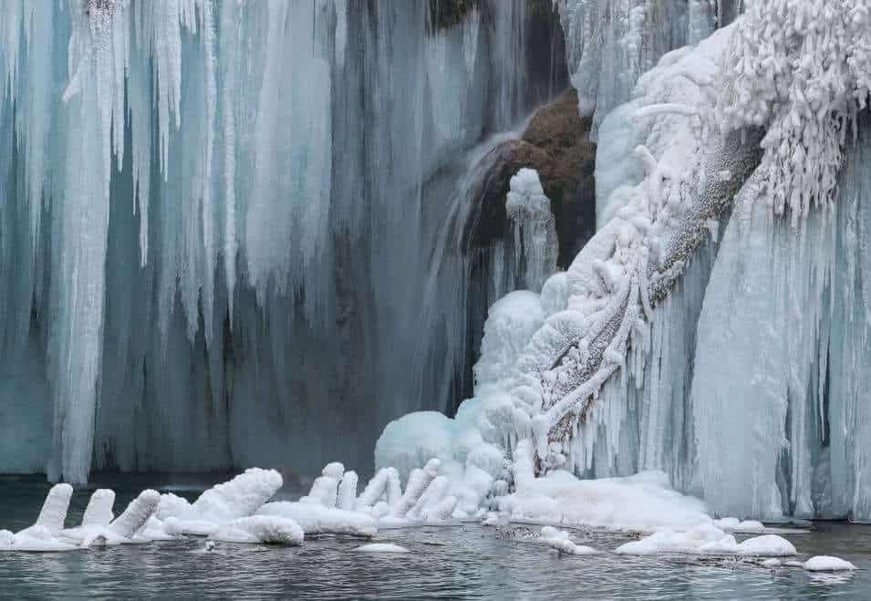 photograph of a frozen waterfall in winters.
