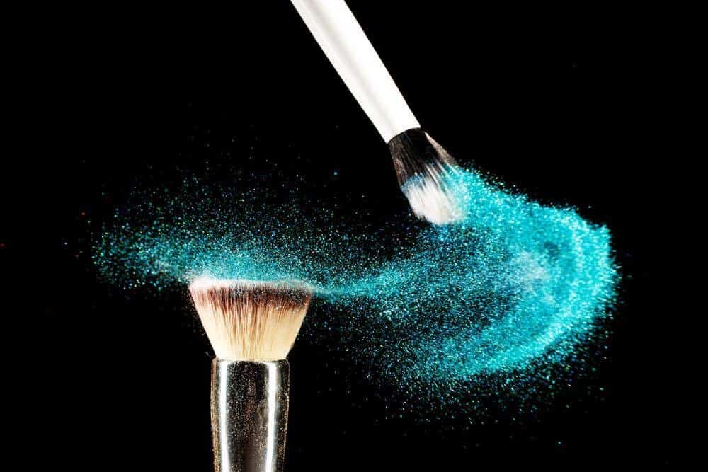 complex raw product image of makeup brushes.