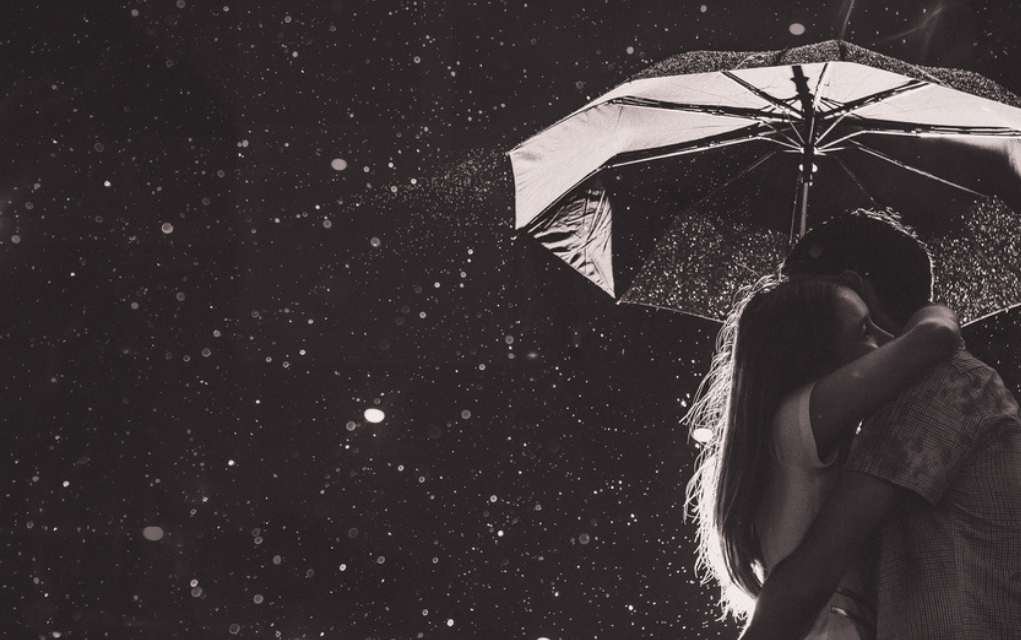 night portrait of a couple outdoor.