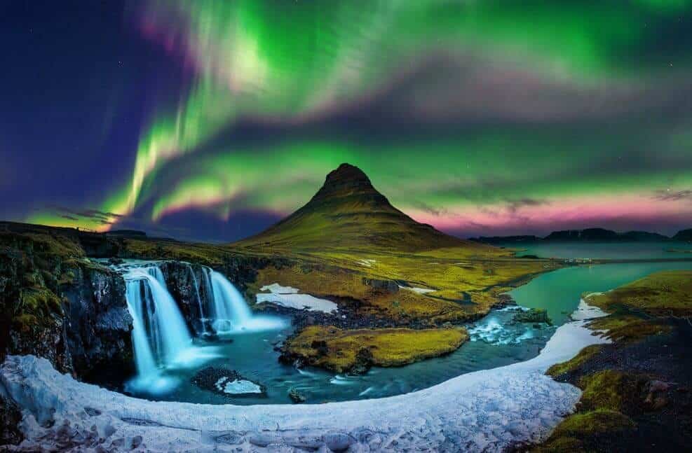 northern lights image.