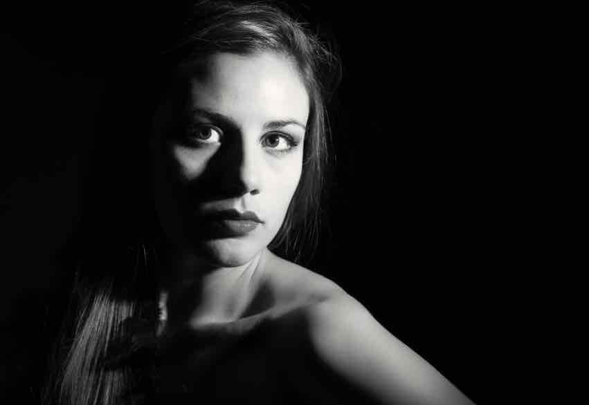 girl with rembrandt lighting on her face