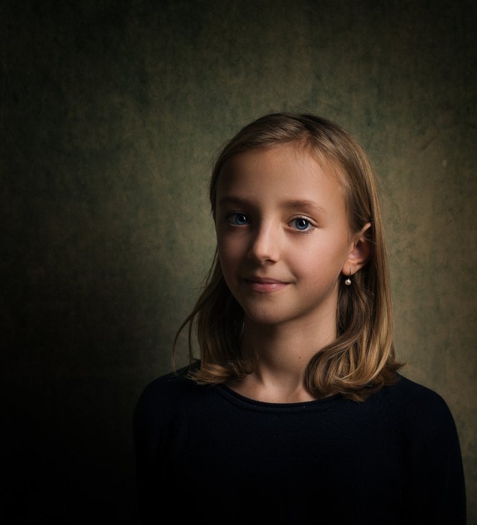 rectangular softbox used for taking a portrait of a young girl.