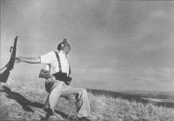 Death of a fallen soldier, image by Robert Capa in Spain.