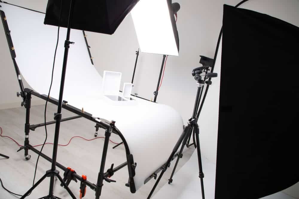 white sweep and lighting equipment for product photography.
