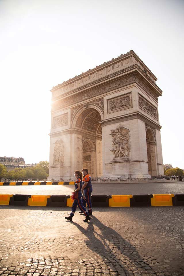 street photography of the arc de triomphe
